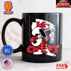 Kansas City Chiefs Snoopy Dapping Super Bowl LVIII Champions Trophy Coffee Ceramic Mug